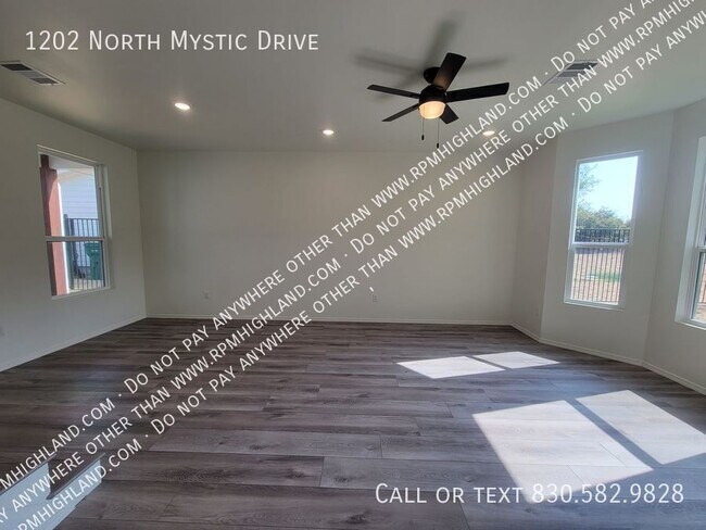 Building Photo - 1202 Mystic Dr
