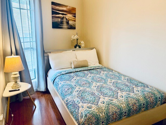 Building Photo - 6102 Seawall Blvd