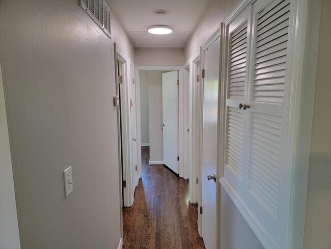 Building Photo - 5105 NE 44th St