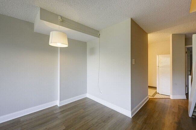 Building Photo - Two-level 2BR/2BA Condo with Balcony and Garage Parking