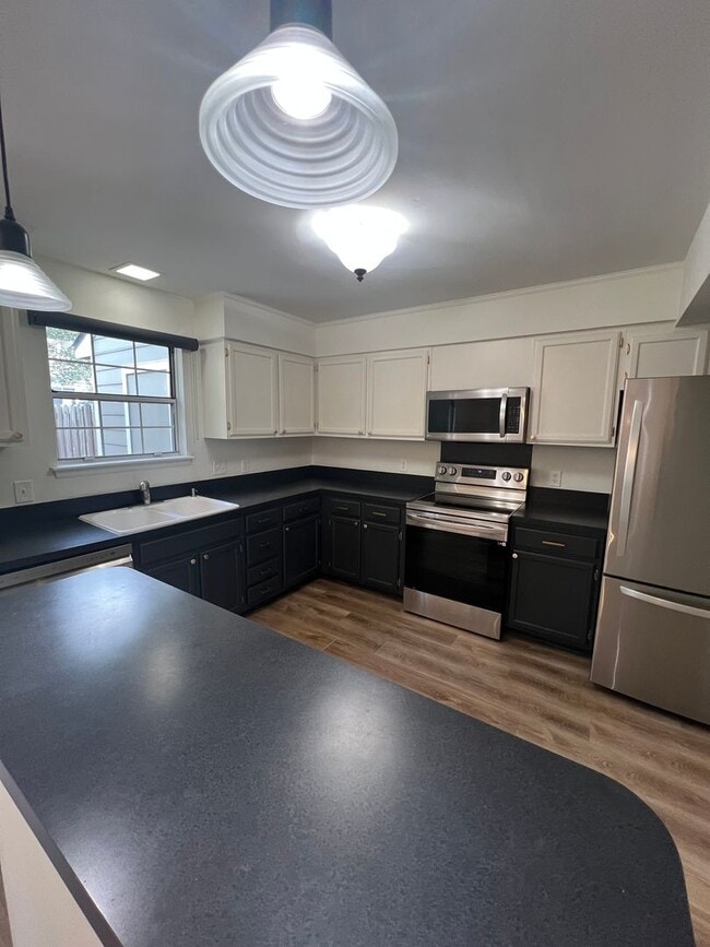 Building Photo - Extremely Spacious Townhome by South Park
