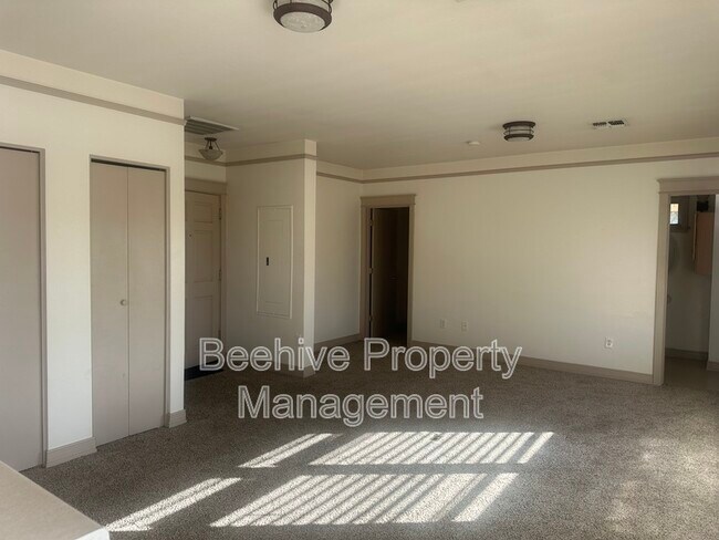 Building Photo - 1301 W Monroe St