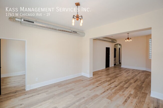 Building Photo - 1741 W Chicago Ave