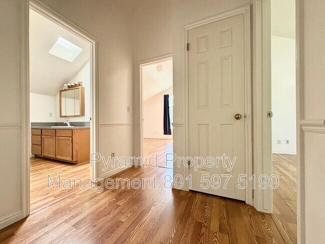 Building Photo - 1099 Shepard Ln