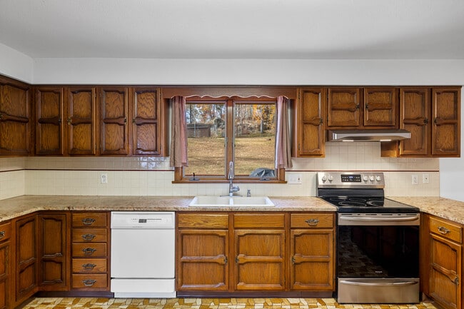 Building Photo - 117 Church Hill Rd