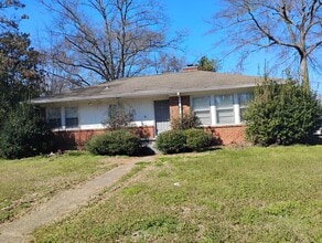 Building Photo - 8 Brookhaven Dr