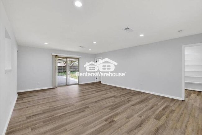 Building Photo - Completely ReFreshed Grapevine Rental