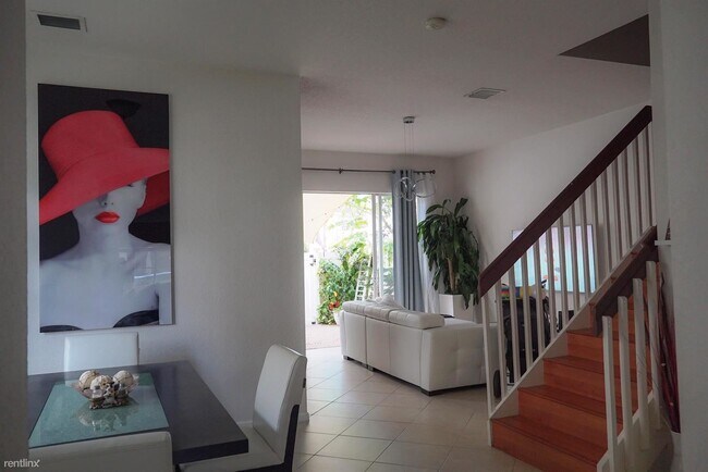 Building Photo - 4 br, 3 bath Townhome - 4253 SW 124th Ter