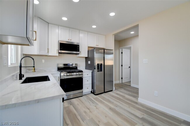 Building Photo - 4401 Vía Torino