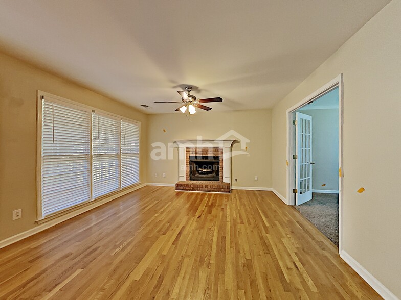 Building Photo - 590 Oxford Crest Ct NW