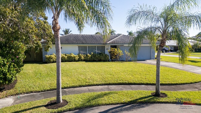 Building Photo - Beautifully renovated Tequesta POOL home 3...