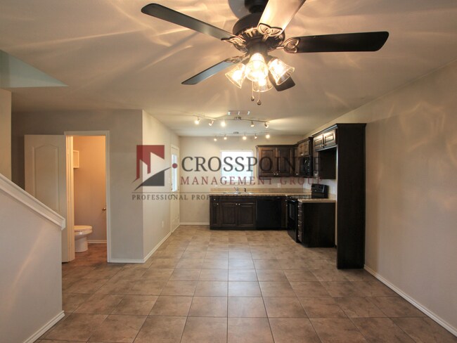 Building Photo - Tour Today! 2 Bed 1.5 Bath Townhome in Lindale!