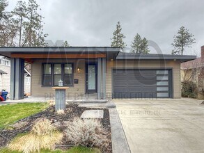 Building Photo - Spacious South Hill Home