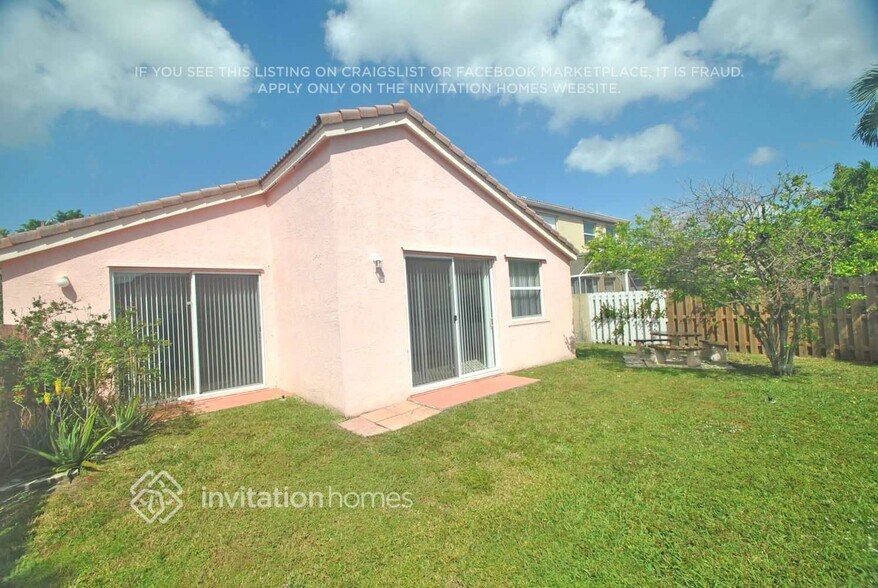 Building Photo - 6639 Columbia Ave