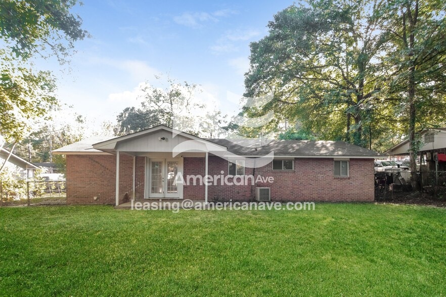 Building Photo - 939 Rosewood Dr