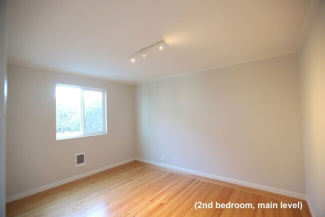 Building Photo - Glen Park: Immaculate Renovated Home 3 Bed...