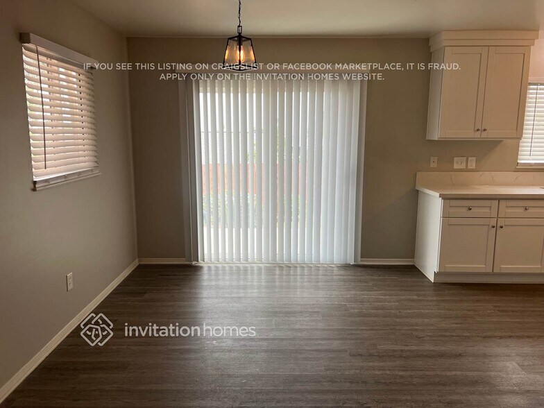 Building Photo - 321 W Hacienda Dr