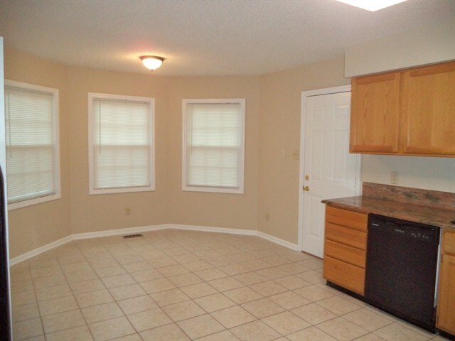 Building Photo - 1517 Autumn Ridge Dr