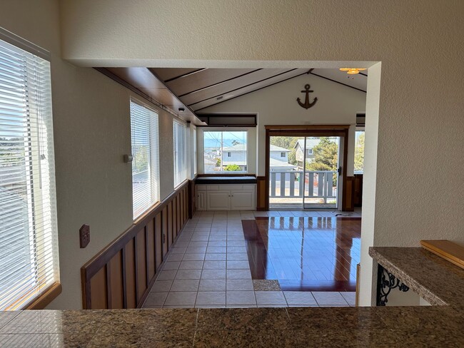 Building Photo - Great Los Osos home with views available 2...