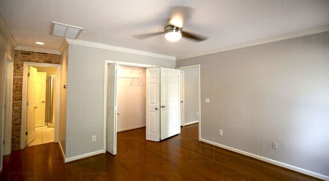 Building Photo - 3-Bedroom 3-Bath Executive Home in Mountain Brook