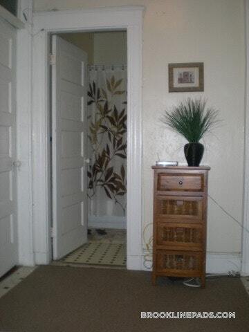 Building Photo - 208 Winthrop Rd