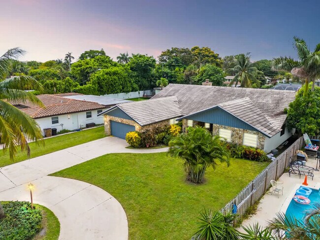 Building Photo - 1006 SE 6th St