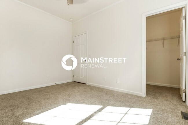 Building Photo - 2 Bedroom Pet-Friendly Home in St. Petersburg, FL with Main Street Renewal