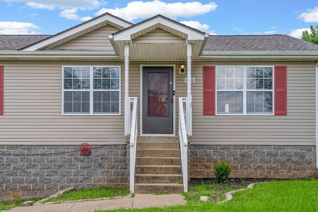 Building Photo - Pet Friendly Three Bedroom with Basement!