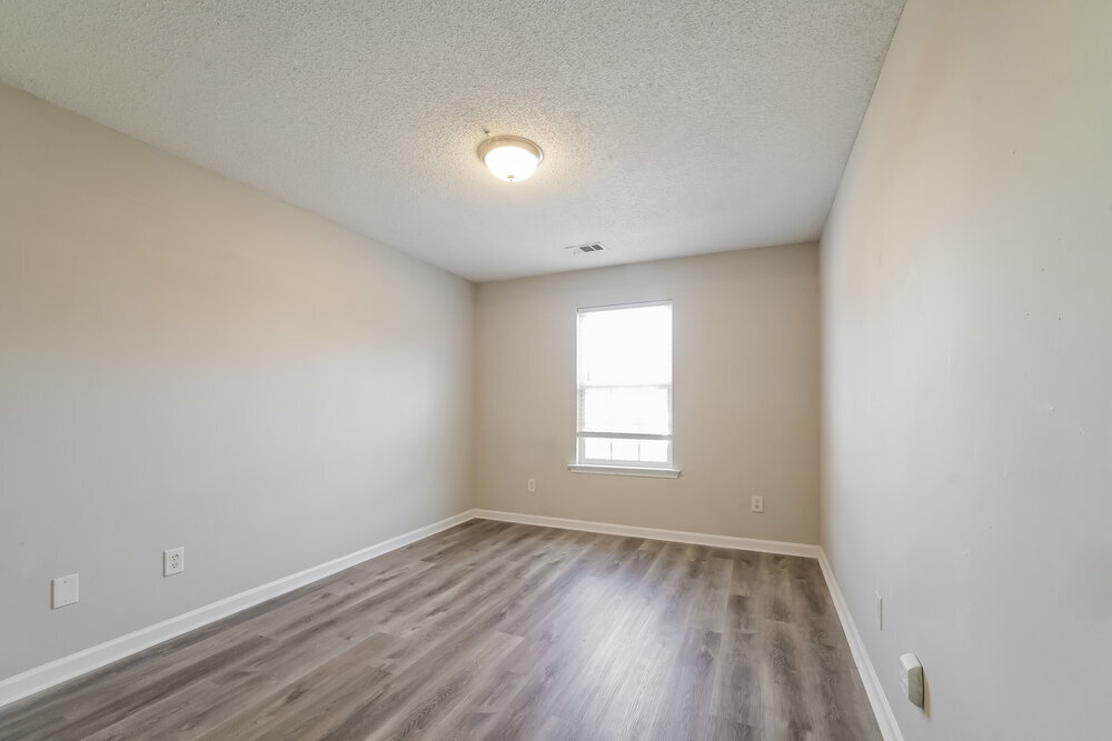 Building Photo - 202 Oakwood Pl