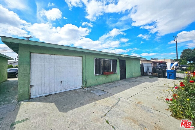 Building Photo - 1214 E 82nd St