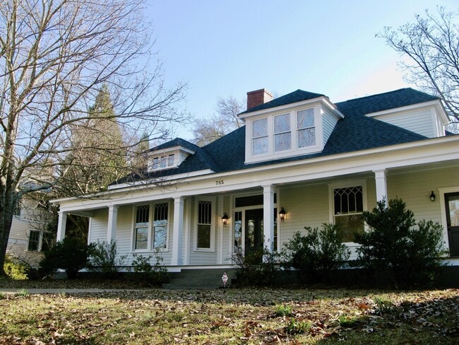 Building Photo - 785 Boulevard
