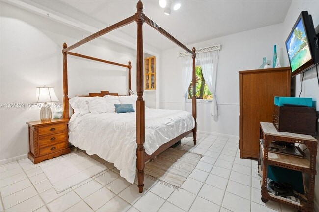 Building Photo - 10740 SW 74th Ct