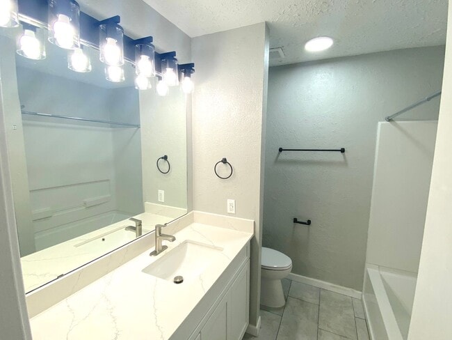 Building Photo - MAKE THE SMART MOVE TO SOMMERALL