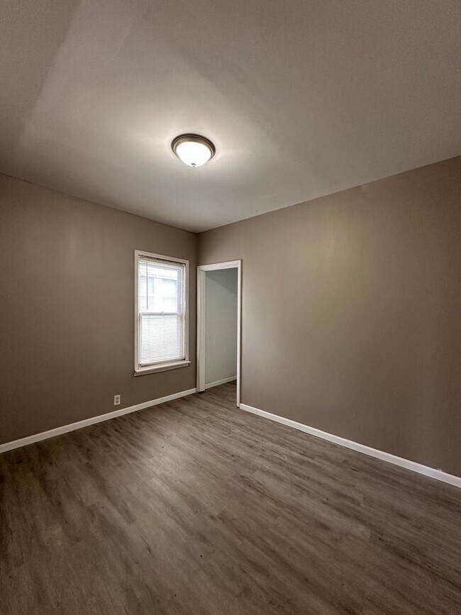 Primary Photo - 3bedrooms 1 1/2 bathroom. The house is ver...