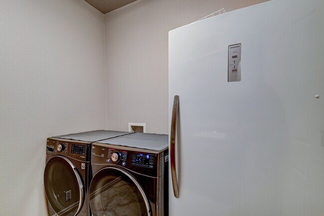 Building Photo - "Charming Fully-Furnished 1-Bed Oasis with Fireplace & Granite Touches in St. George!"