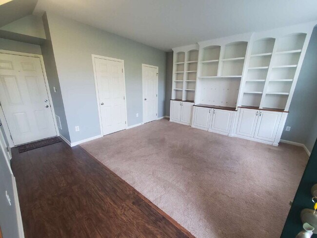 Building Photo - Impeccable 3 Bed / 2.5 Bath Townhome – Packed with Custom Upgrades!