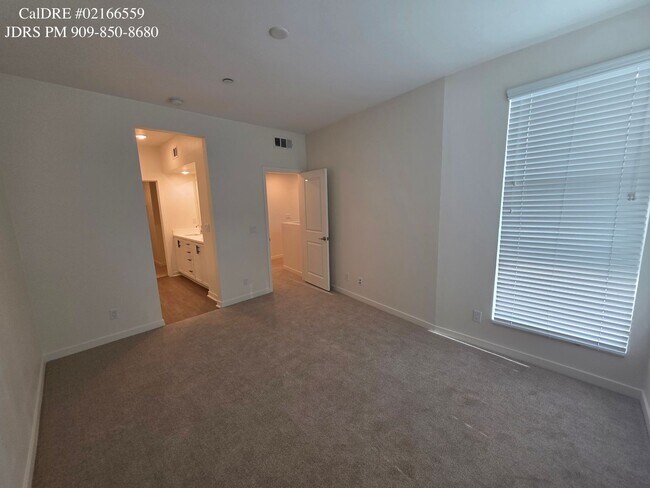 Building Photo - Rancho Cucamonga 3 Bedroom Condo