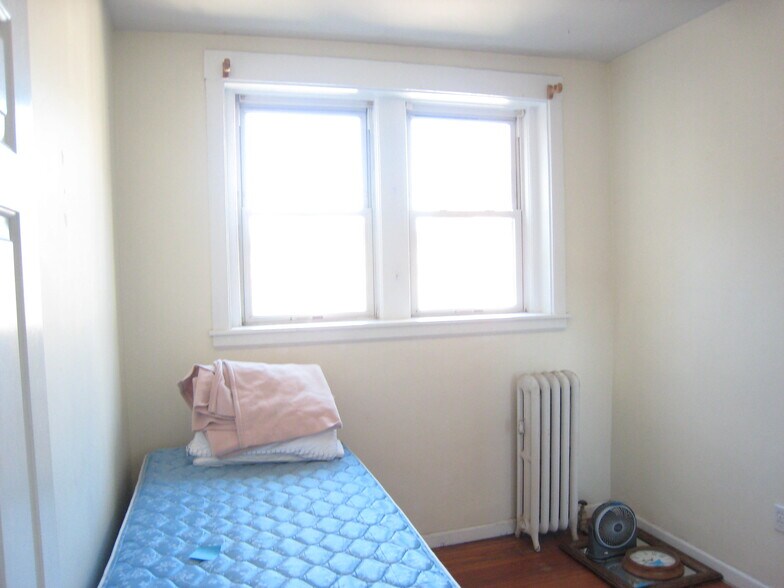 Building Photo - 318 Saint Paul St