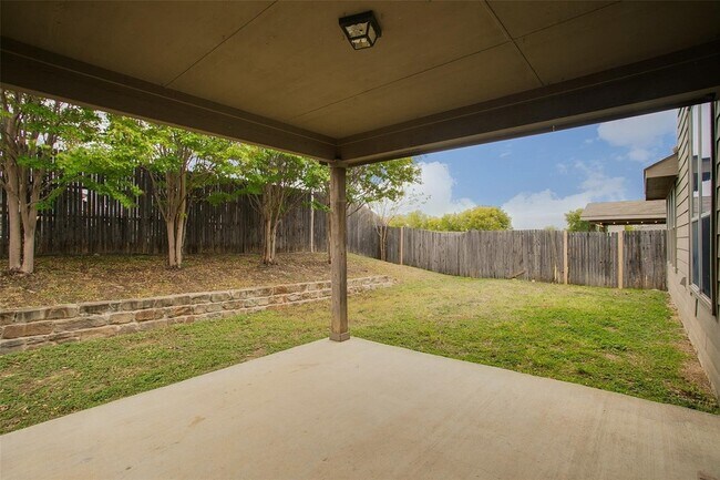 Building Photo - 6000 Stirrup Iron Dr