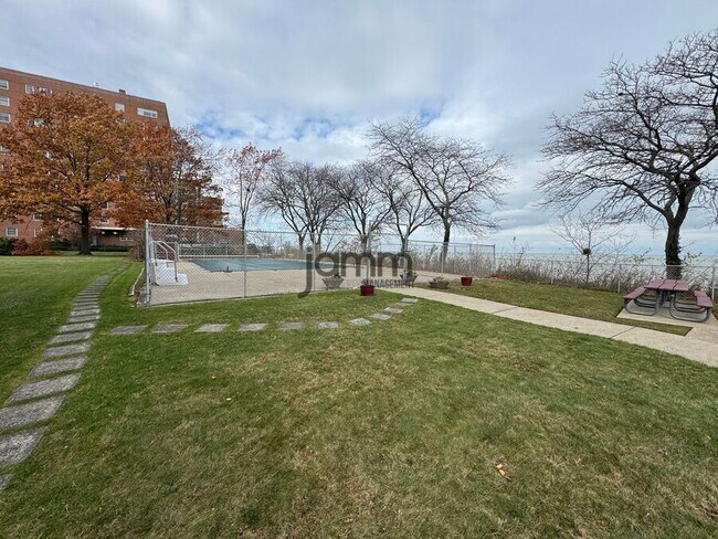 Building Photo - 11820 Edgewater Dr