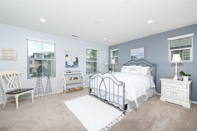 Building Photo - Moonlight House