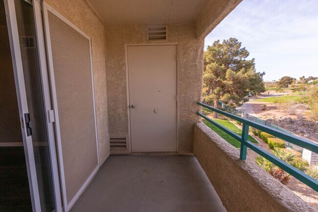 Building Photo - SPECTACULAR 2BED/2BATH CONDO IN HENDERSON!