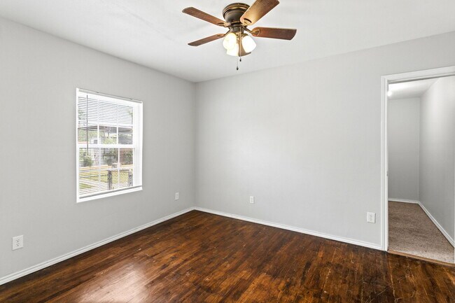 Building Photo - 1336 W Ridgewood Ct