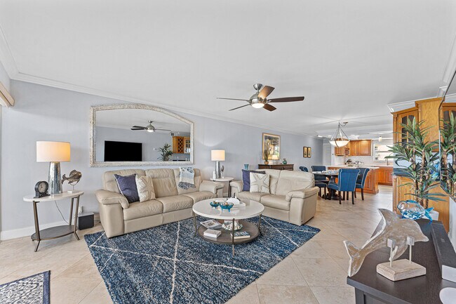 Building Photo - 1160 Hillsboro Mile