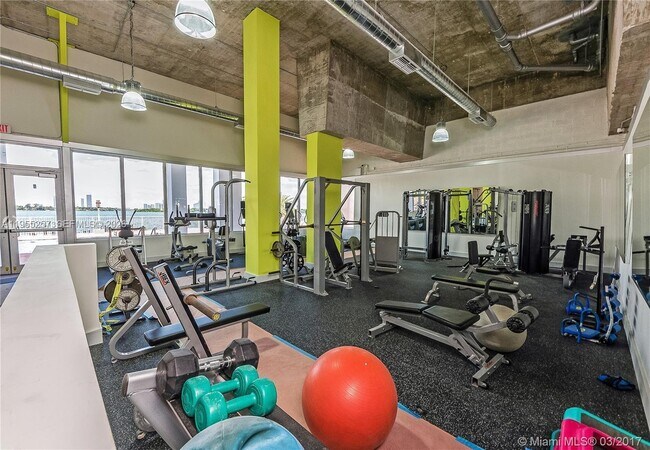 Building Photo - 1228 West Ave