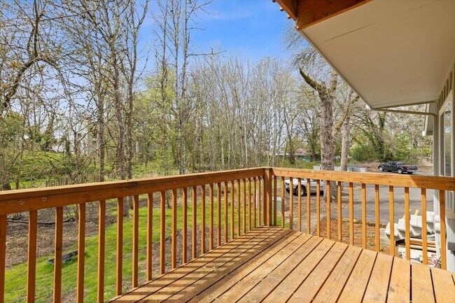 Building Photo - ? Now Available: Gorgeous 3-Bedroom, 1-Bath Unit – Fully Remodeled!