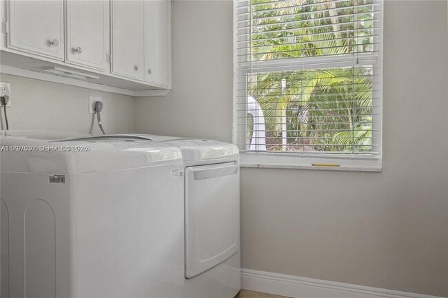 Building Photo - 608 1st Key Dr