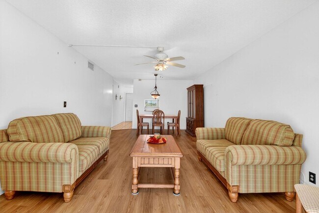 Building Photo - 230 NE 26th Ave