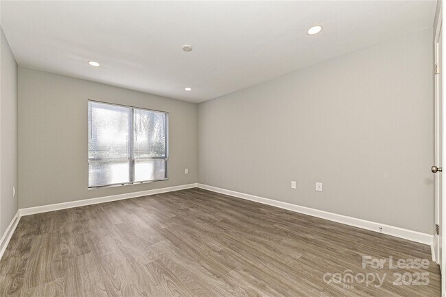 Building Photo - 5020 Sardis Rd