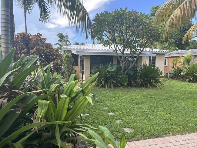 Private Backyard - 44 SE 4th St